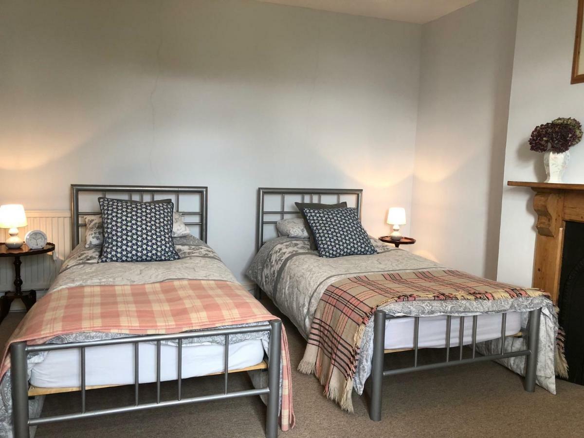 Cilwen Country House Bed And Breakfast Abernant Dış mekan fotoğraf