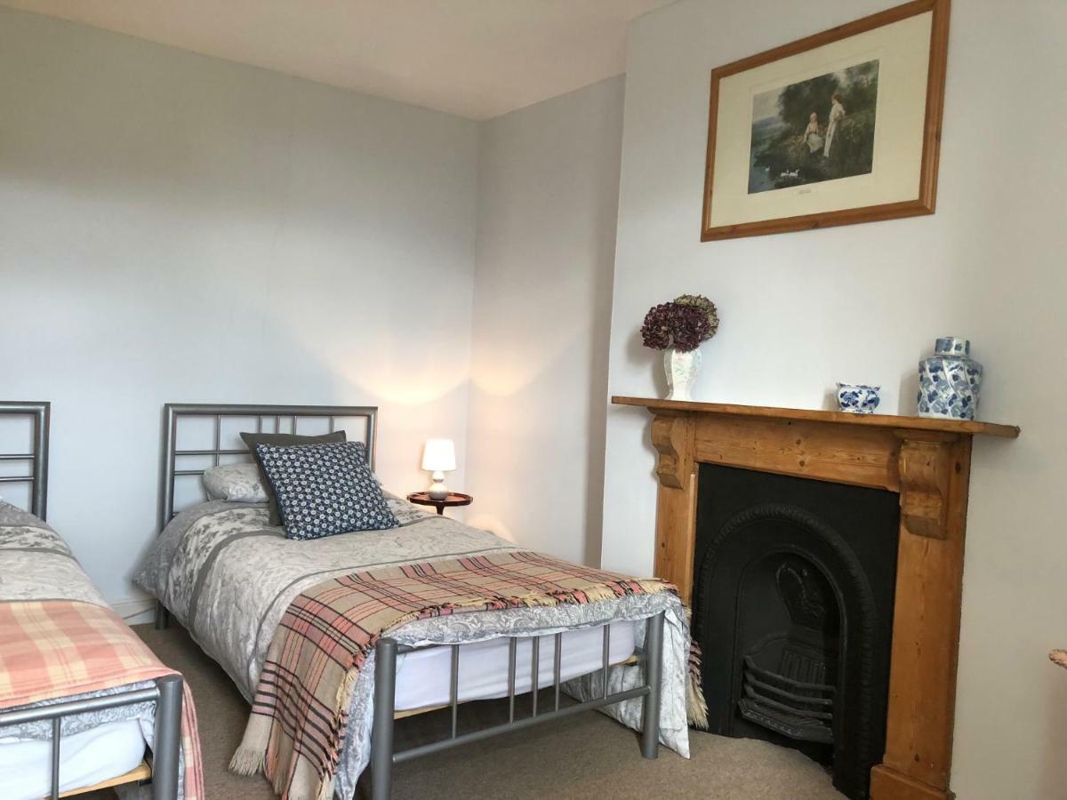 Cilwen Country House Bed And Breakfast Abernant Dış mekan fotoğraf
