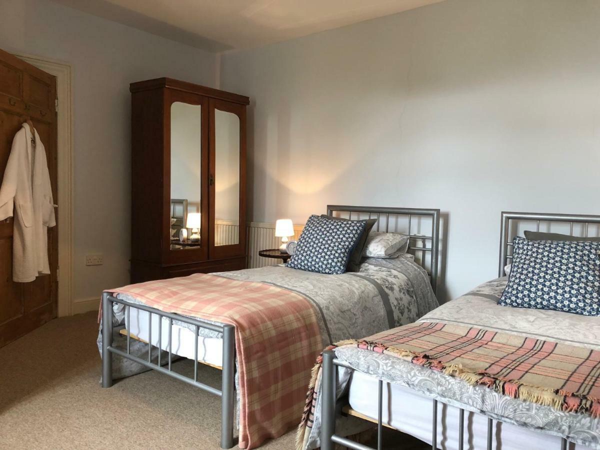 Cilwen Country House Bed And Breakfast Abernant Dış mekan fotoğraf
